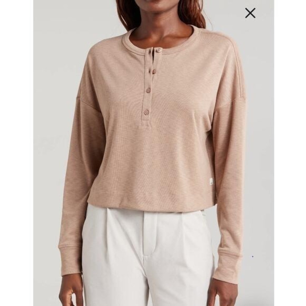 Vuori Sunrise Henley Long Sleeve Top Womens XL Relaxed Fit Casual in Beige Tan